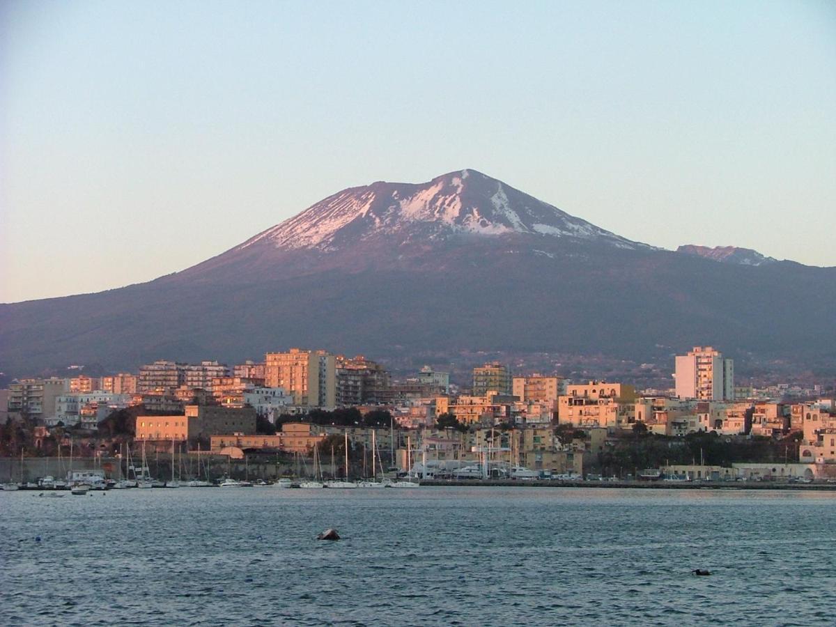 Fmr Oplonti Plinio Beb Torre Annunziata Exterior foto